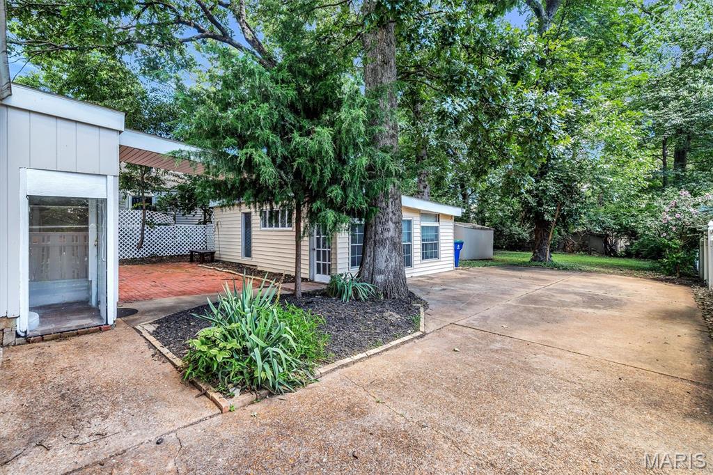 954 Liggett Avenue Property Photo 3