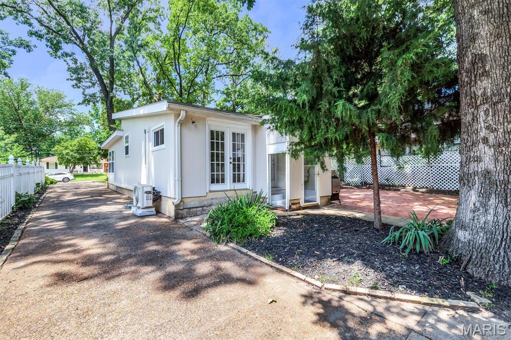 954 Liggett Avenue Property Photo 24