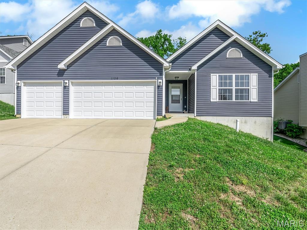 1109 Foxwood Estates Drive Property Photo 1