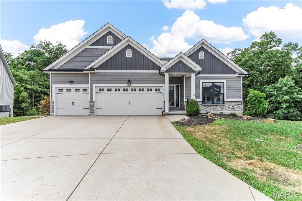 105 Regency Court Property Photo 1