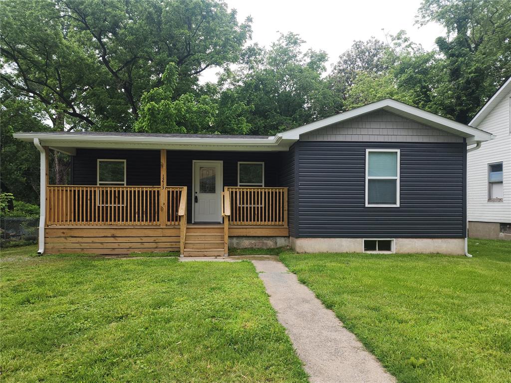 1213 S Ellis Street Property Photo 1