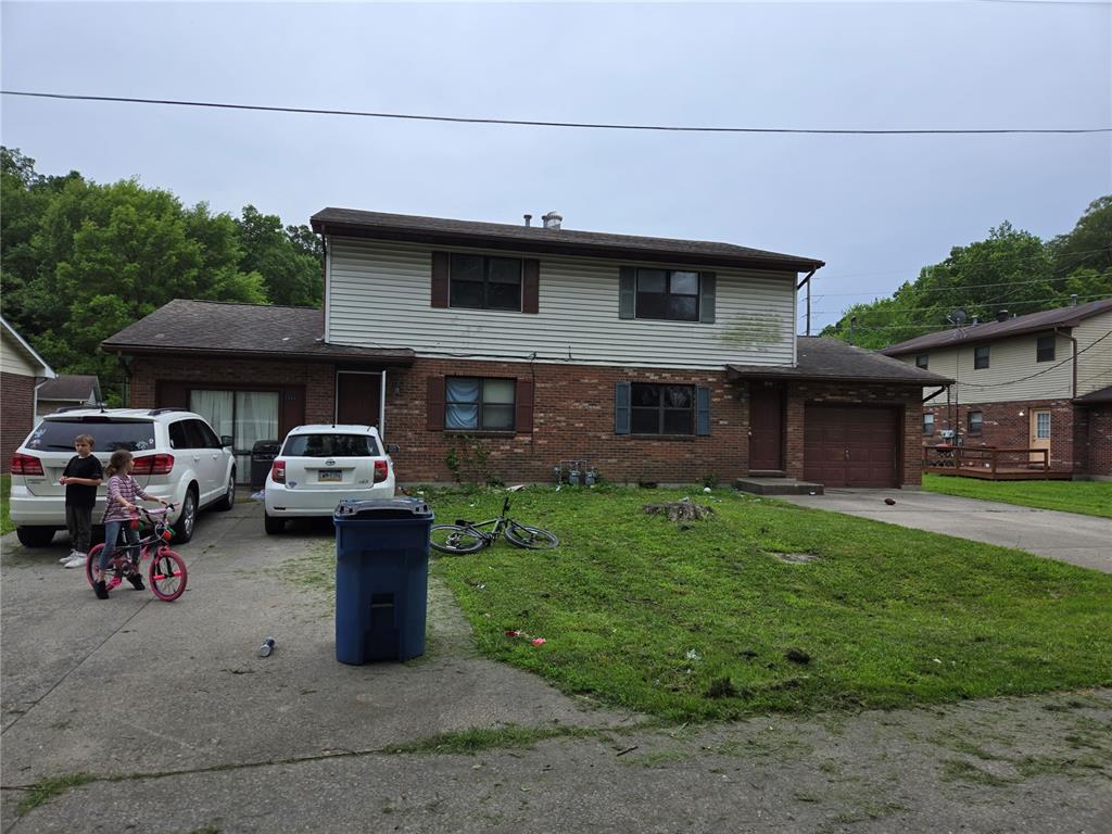 1033 Ne Village Lane Ne Property Photo 1