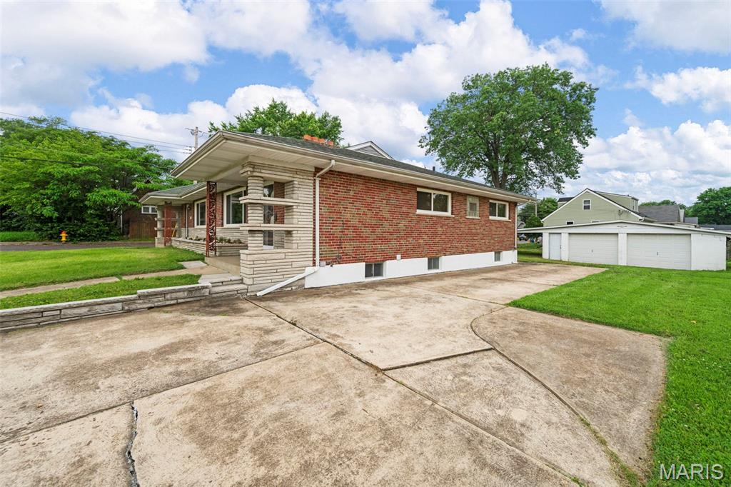 7929 Hildesheim Avenue Property Photo 4
