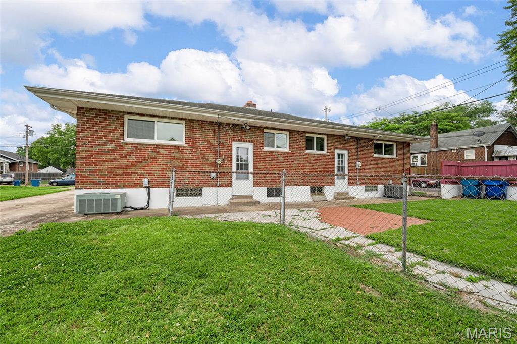 7929 Hildesheim Avenue Property Photo 6