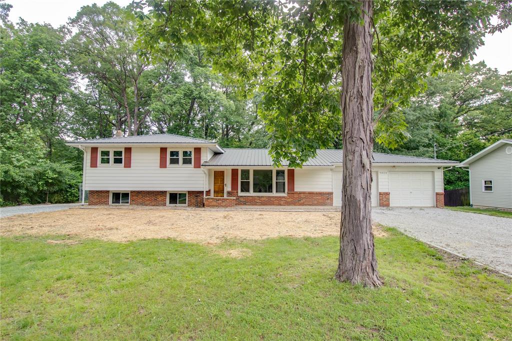 9024 Oakridge Drive Property Photo 1