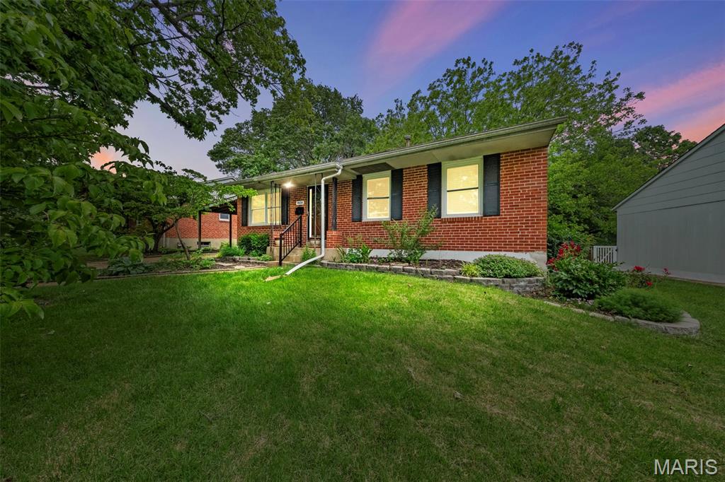 9656 Radio Drive Property Photo 1