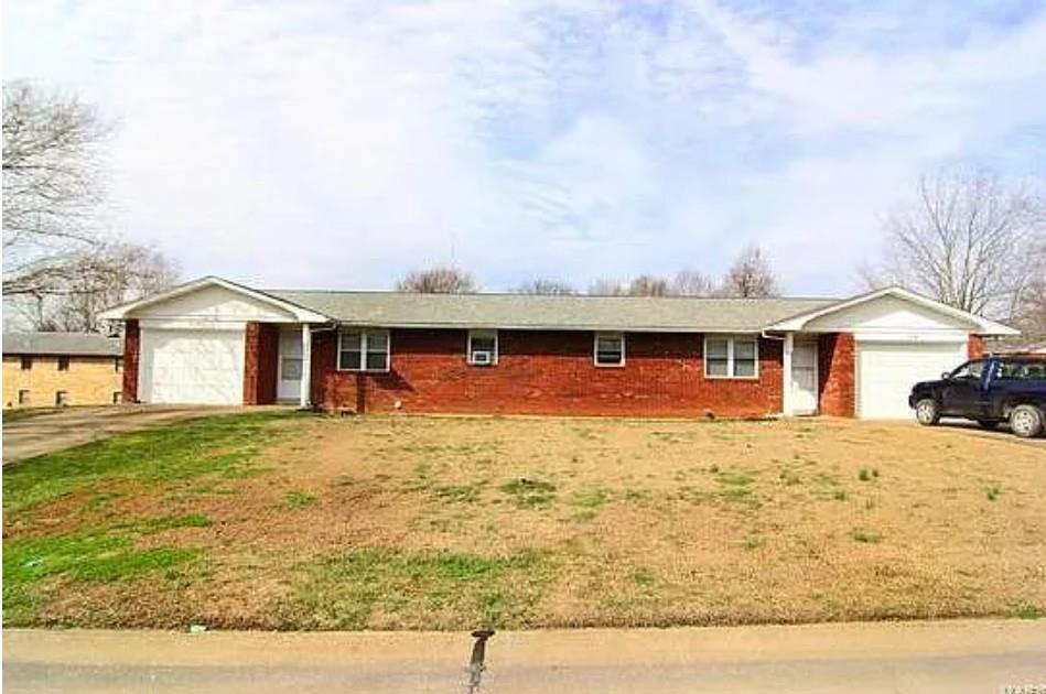 205 N Shawnee Boulevard Property Photo 1