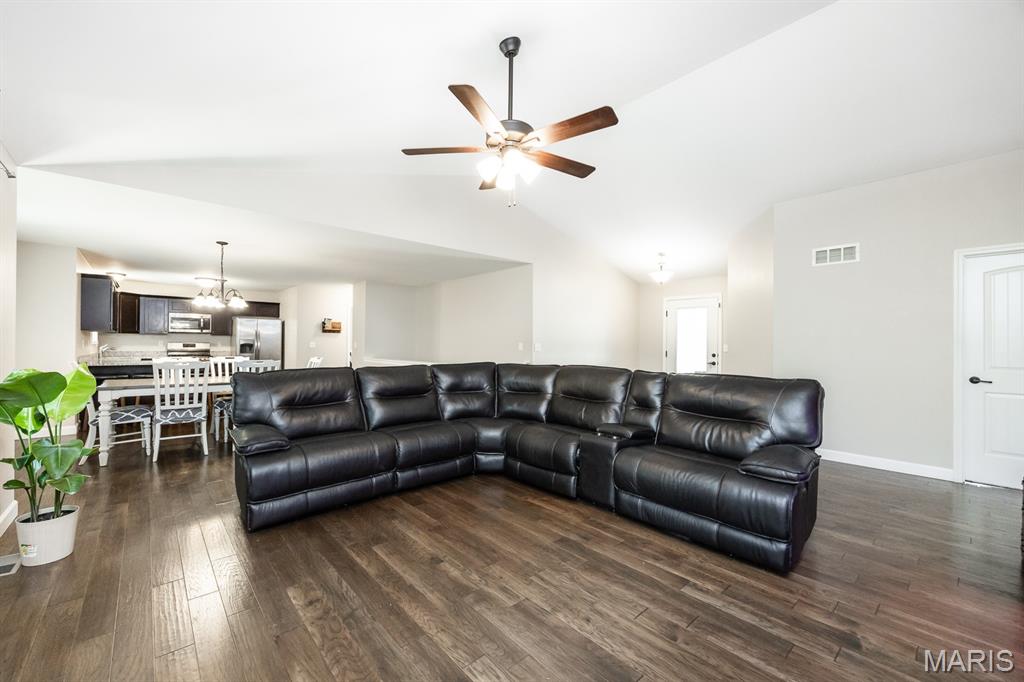 512 Glendale Drive Property Photo 4