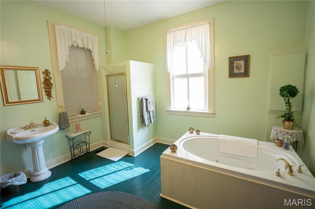 415 E 1st Street Property Photo 12