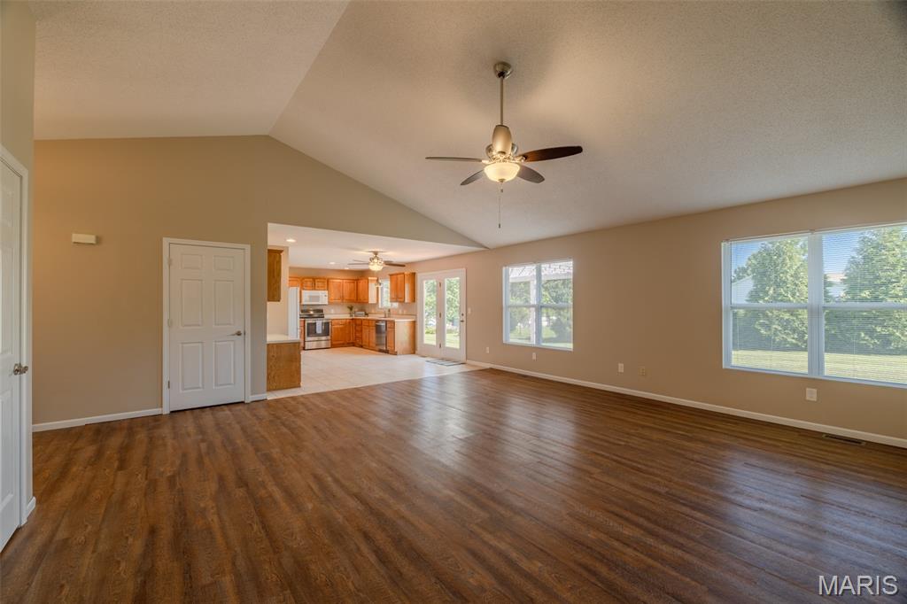20237 Oak Ridge Property Photo 5