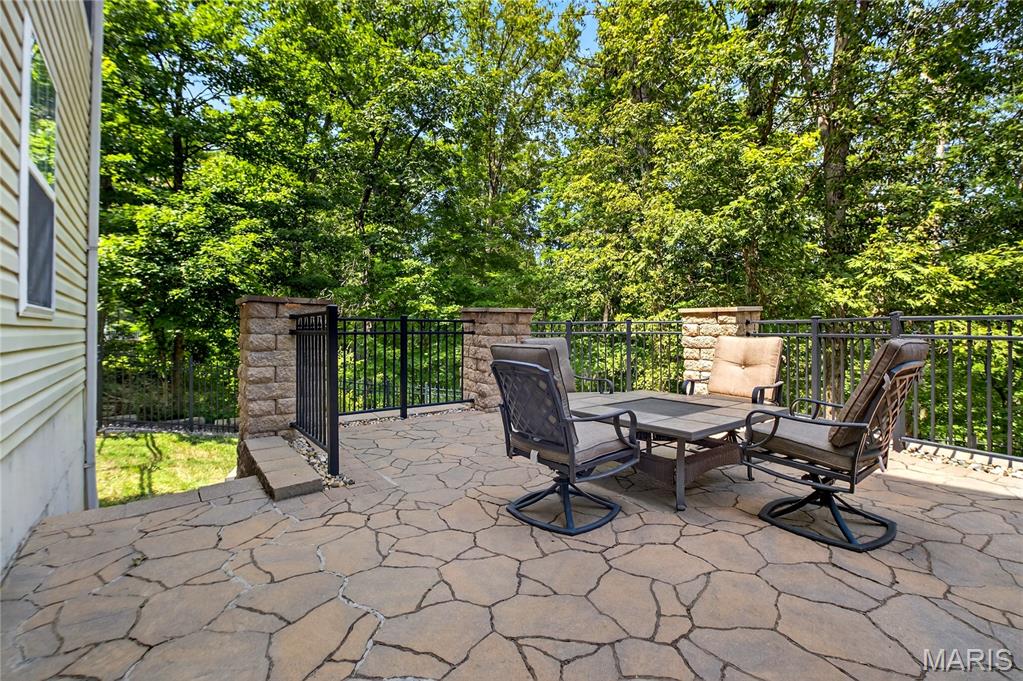 2657 Forest Glen Drive Property Photo 5