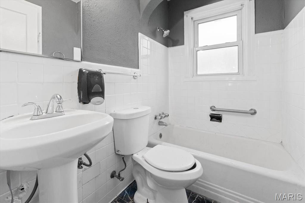 3807 Lawler Drive Property Photo 17
