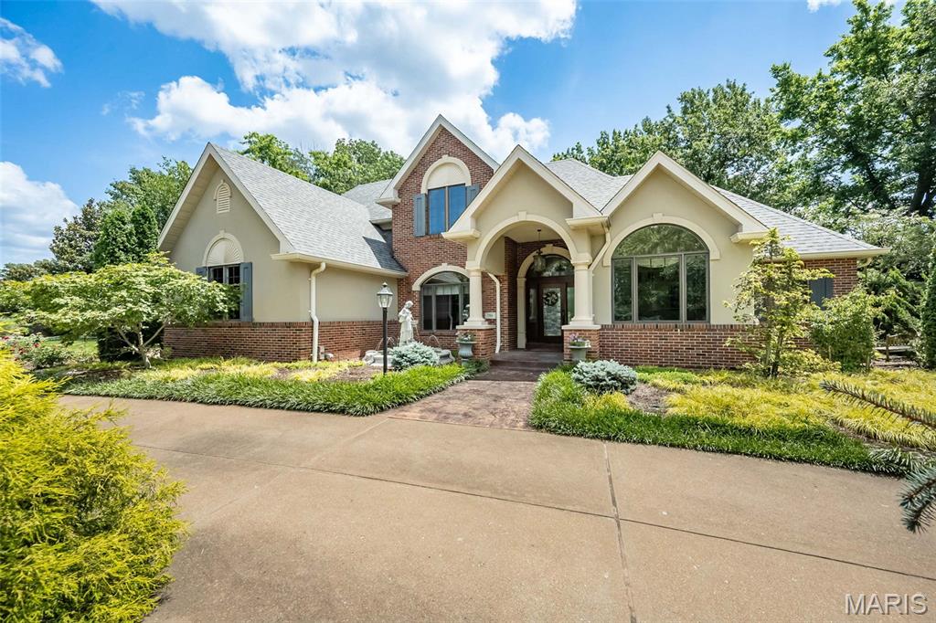718 River Hills Drive Property Photo 1