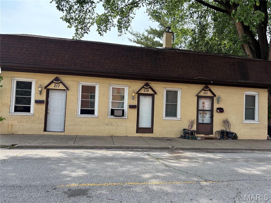 219 N High Street Property Photo 1