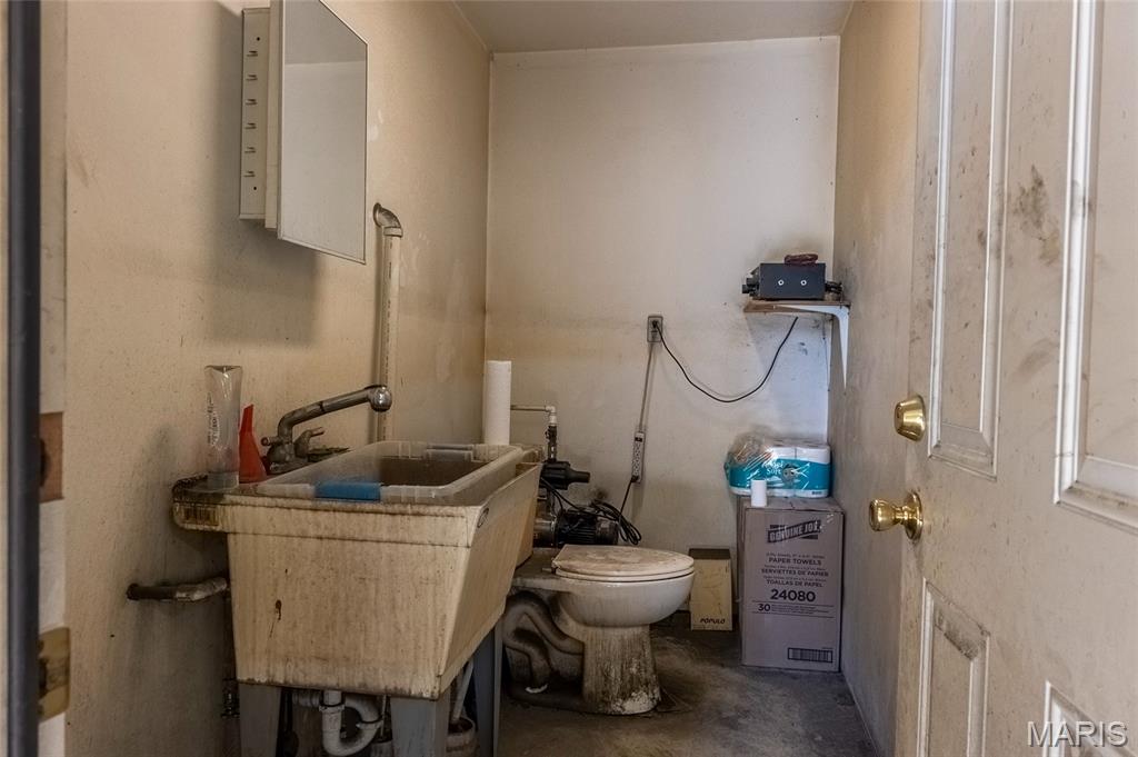 960 Highway B Property Photo 11