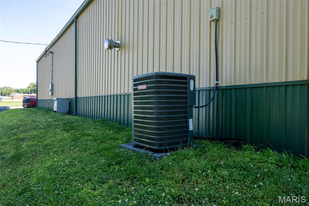 960 Highway B Property Photo 27