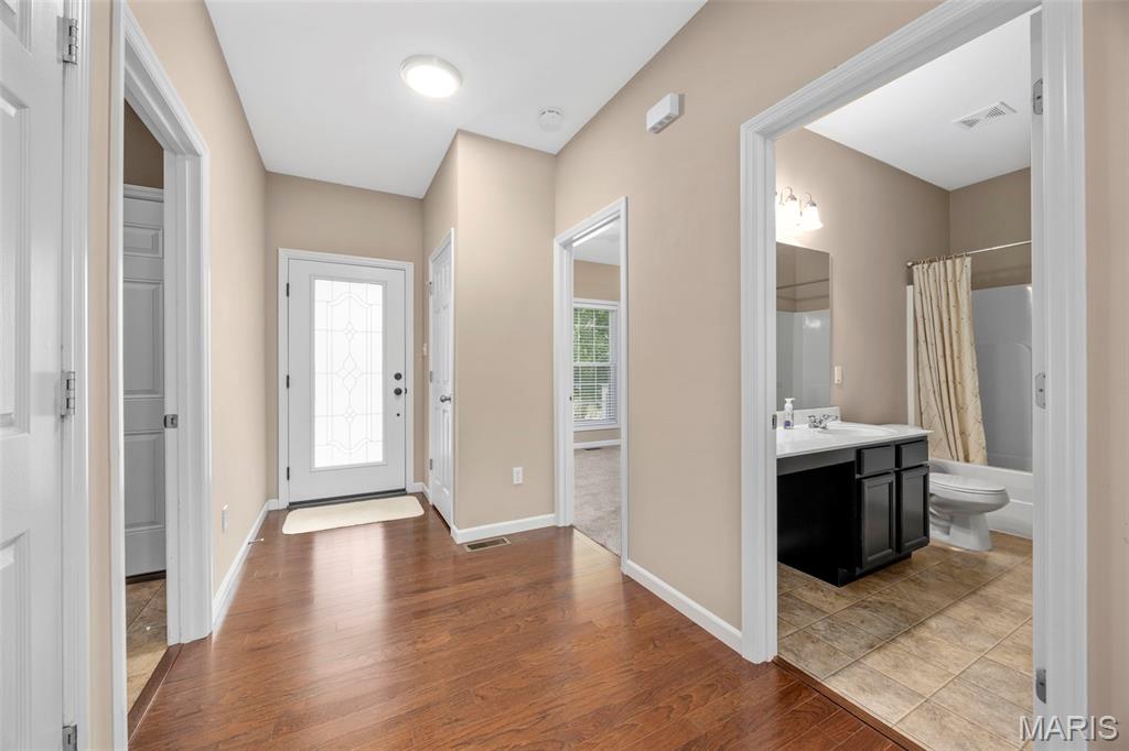 4024 Riverdell Drive Property Photo 8