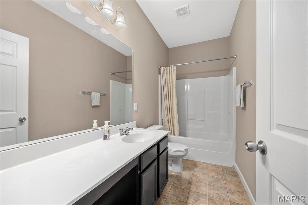 4024 Riverdell Drive Property Photo 19