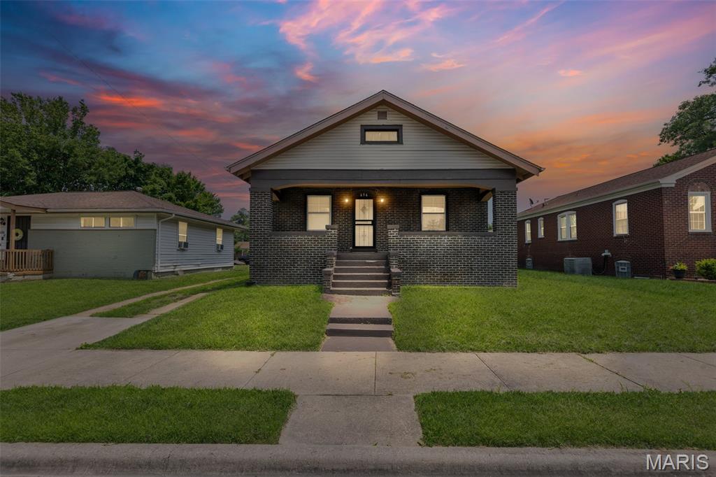 636 Post Place Property Photo 1