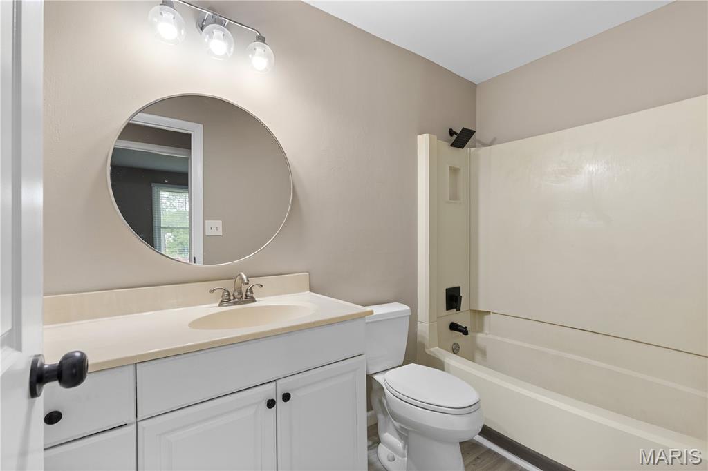 15391 Highcroft Drive Property Photo 17