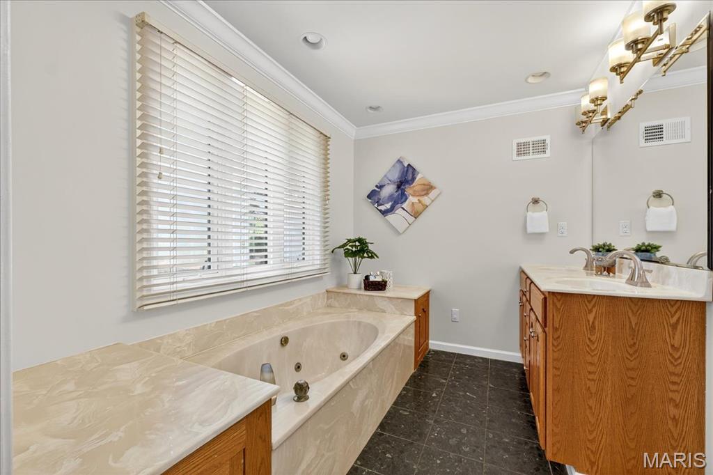 34 Oakland Hills Drive Property Photo 40