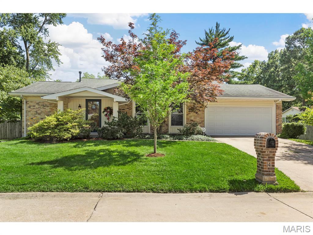 4 Spring Leaf Court Property Photo 1