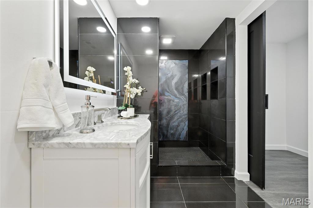 9441 Ridge Avenue Property Photo 12