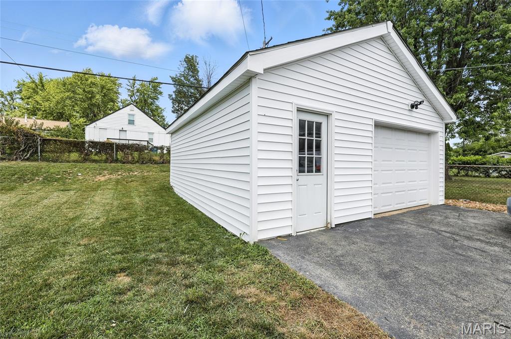 9441 Ridge Avenue Property Photo 15