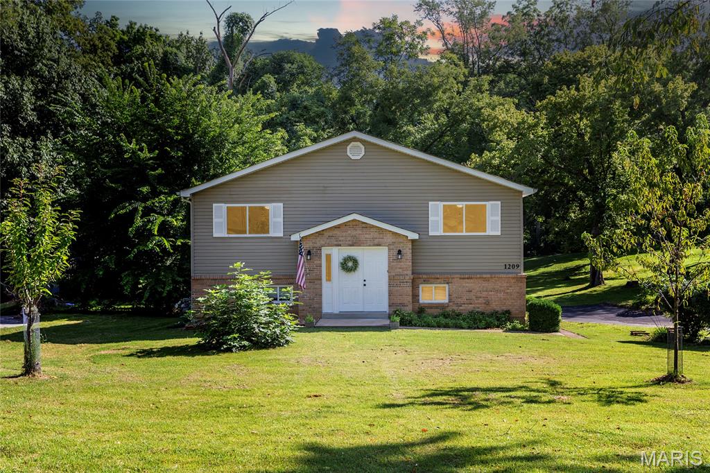 1209 Woodcrest Lane Property Photo 1