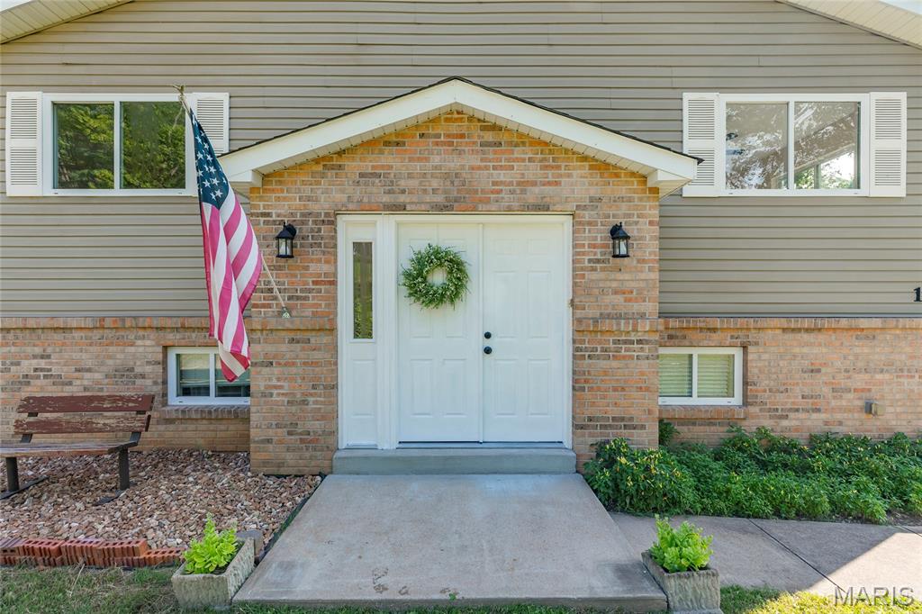 1209 Woodcrest Lane Property Photo 2