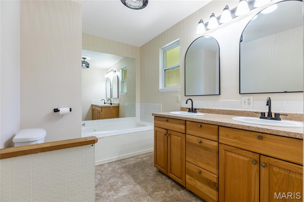 1209 Woodcrest Lane Property Photo 13