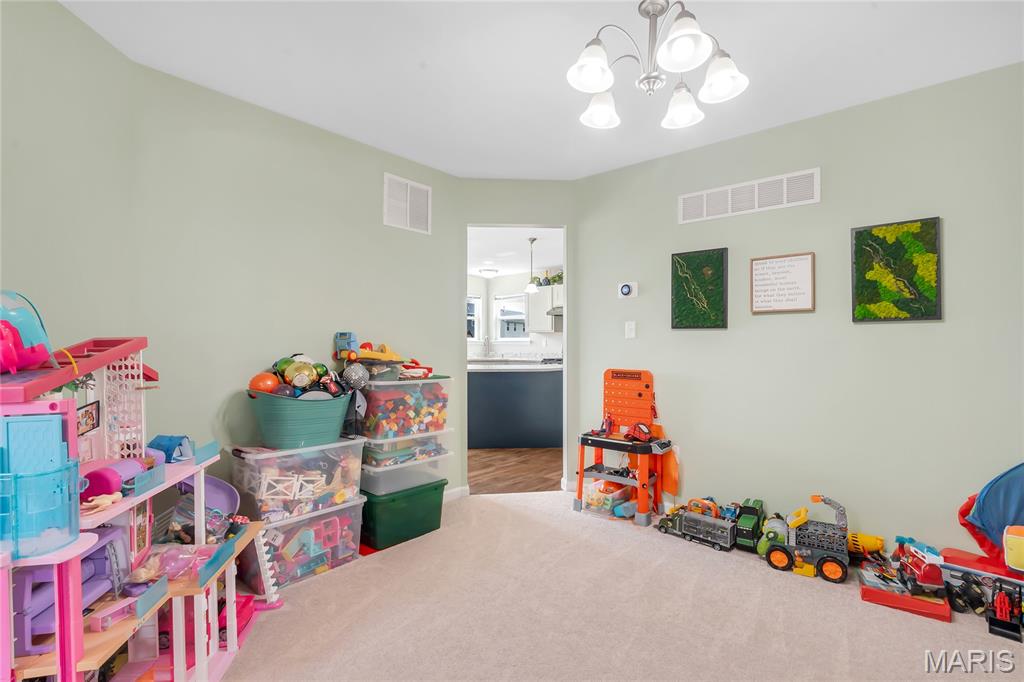516 Gaslite Drive Property Photo 9