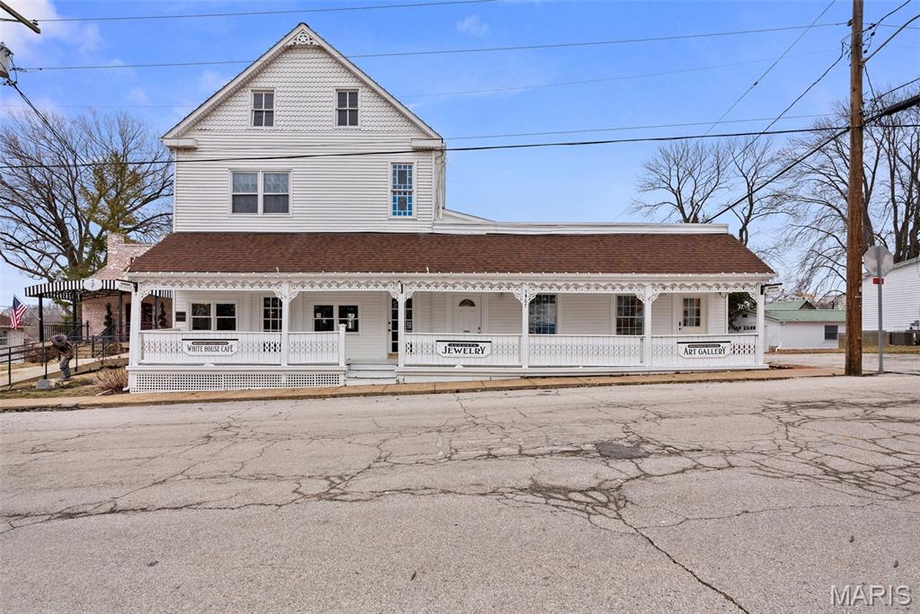 5567 Walnut Street Property Photo 1