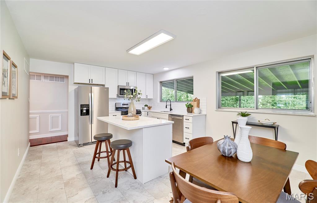 2274 Westglen Park Drive Property Photo 3