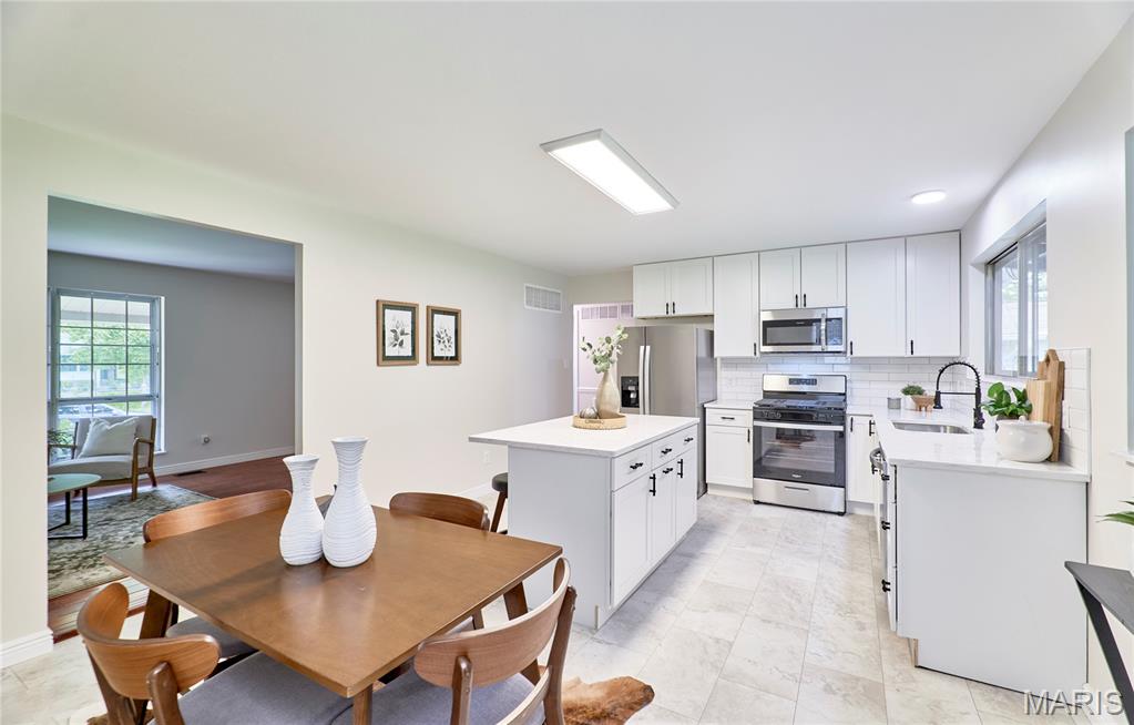 2274 Westglen Park Drive Property Photo 8