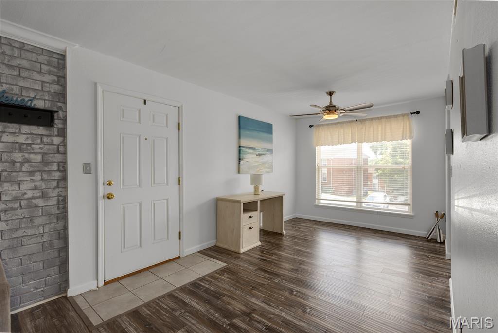 1943 Greenpoint Drive 302 Property Photo 3