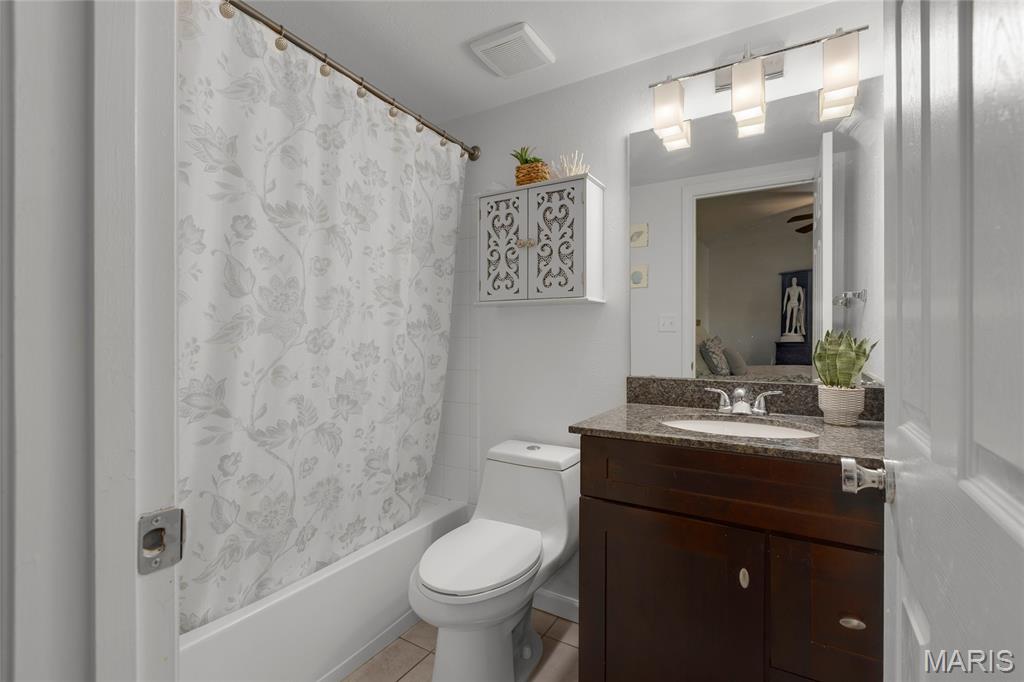 1943 Greenpoint Drive 302 Property Photo 9