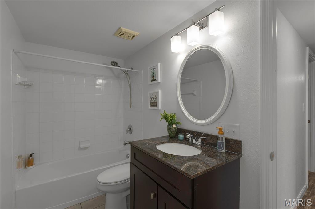 1943 Greenpoint Drive 302 Property Photo 11