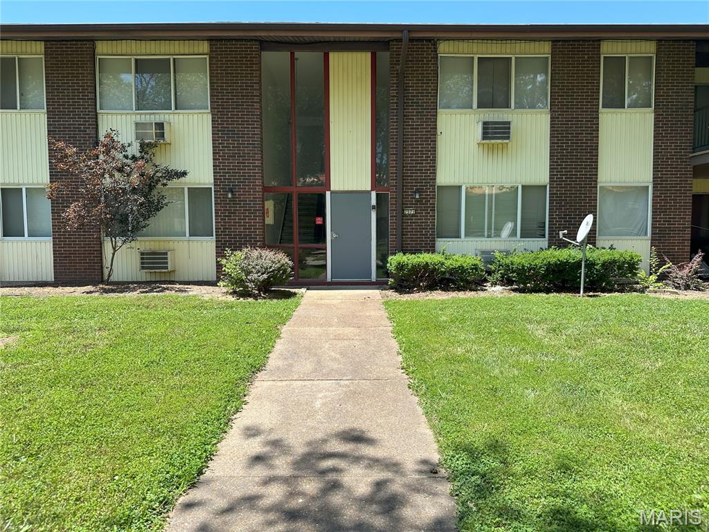 7571 Hazelcrest Drive F Property Photo 1