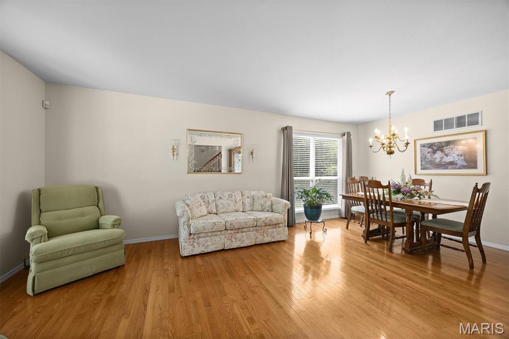 211 Sheffield Court Property Photo 6
