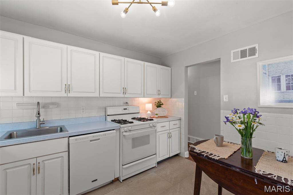 8225 Marvale Lane Property Photo 9