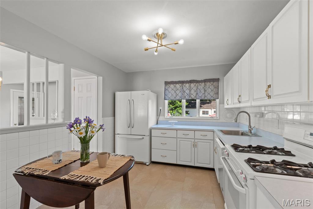 8225 Marvale Lane Property Photo 10
