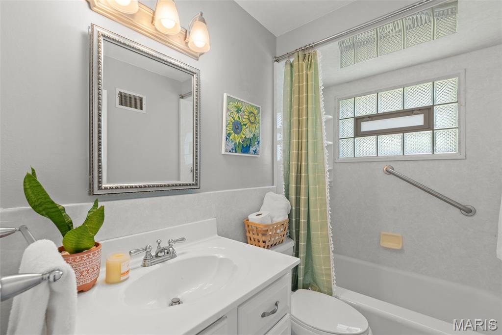 8225 Marvale Lane Property Photo 13