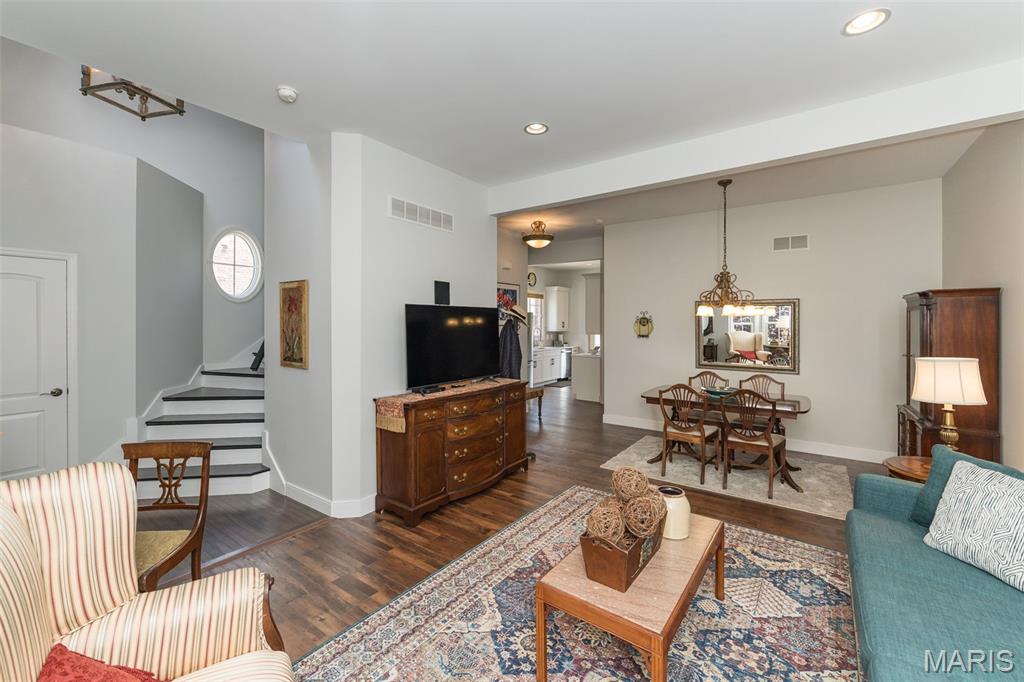 2514 S Larksong Drive Property Photo 3
