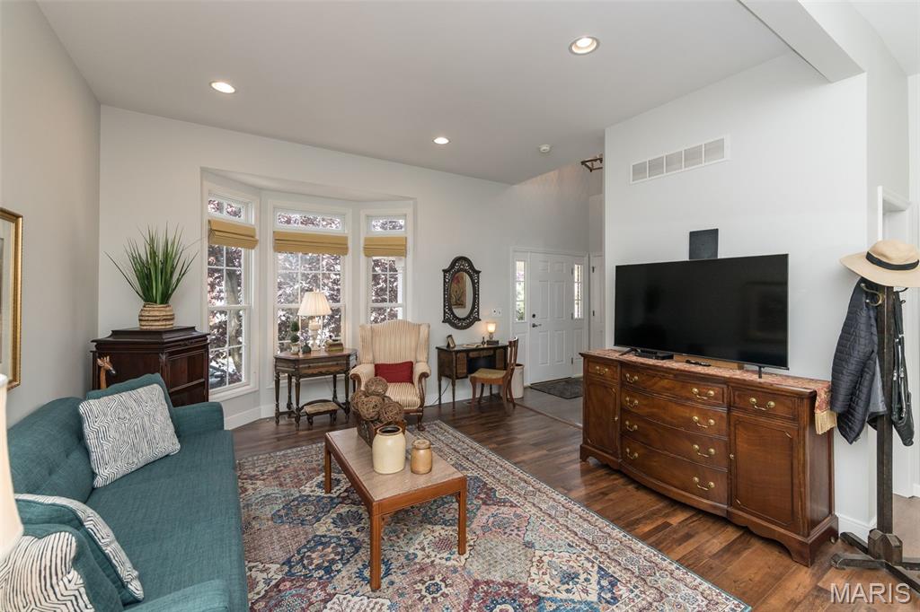 2514 S Larksong Drive Property Photo 4