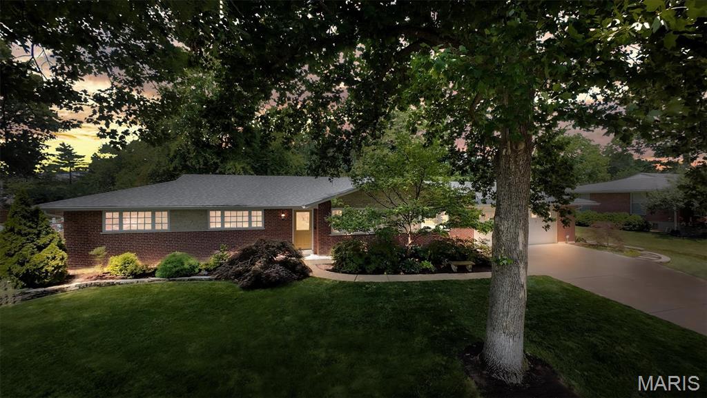 9825 Barrington Drive Property Photo 3
