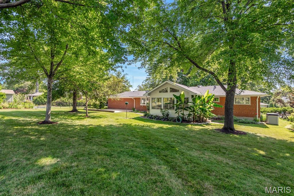9825 Barrington Drive Property Photo 11