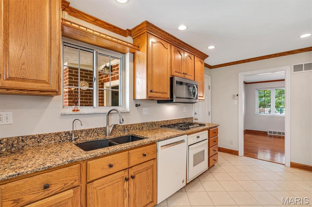 9825 Barrington Drive Property Photo 14