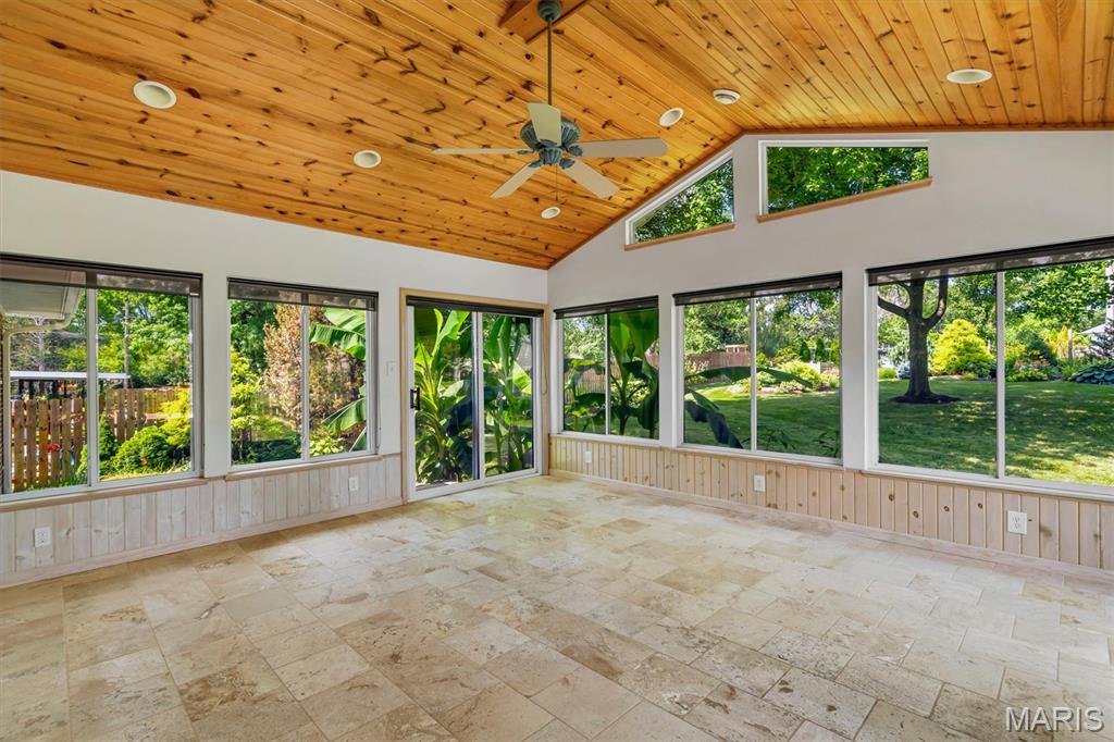 9825 Barrington Drive Property Photo 20