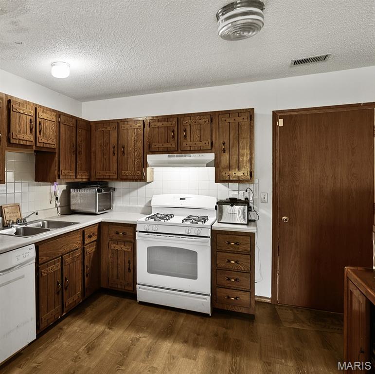 3722 Candlewyck Club Drive D Property Photo 3